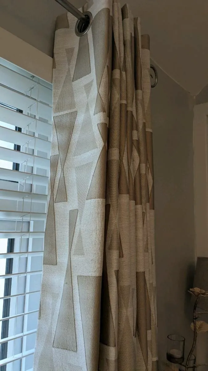 Curtains - Image 4