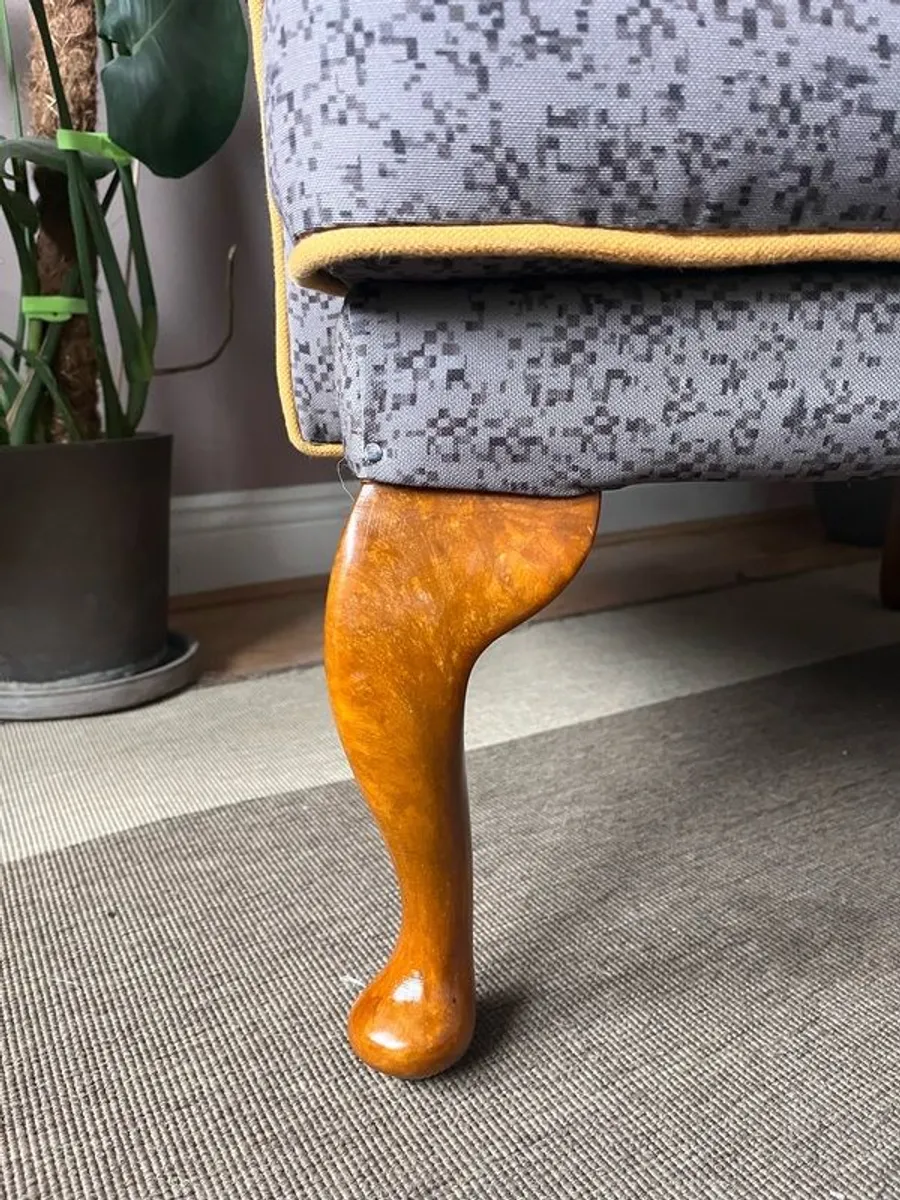 Wingback chair - Image 2