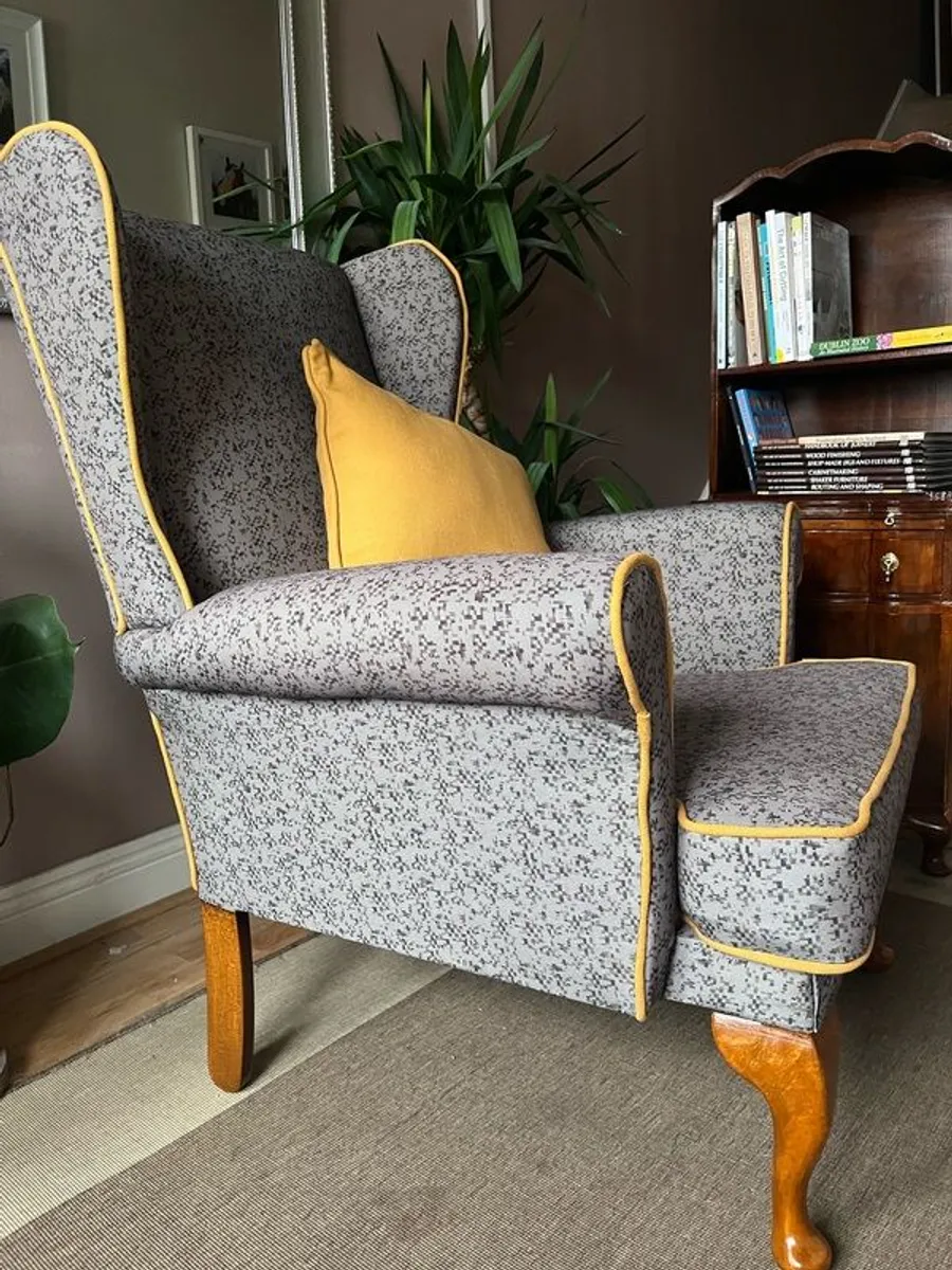 Wingback chair - Image 4