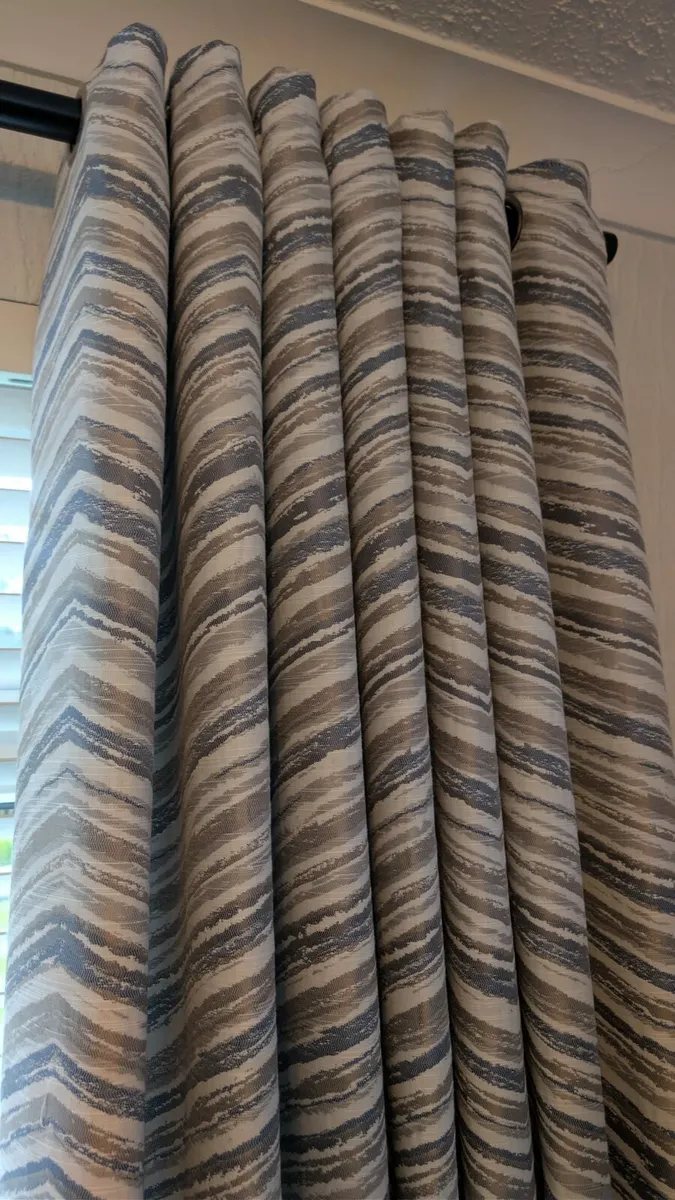 Curtains - Image 2
