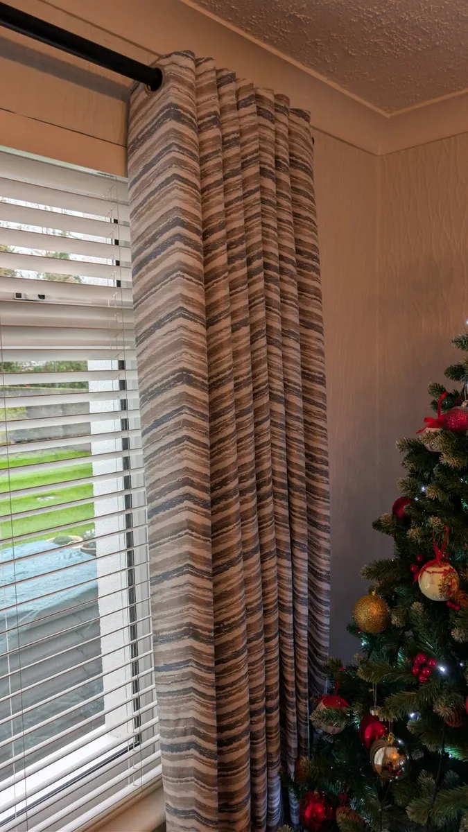 Curtains - Image 3