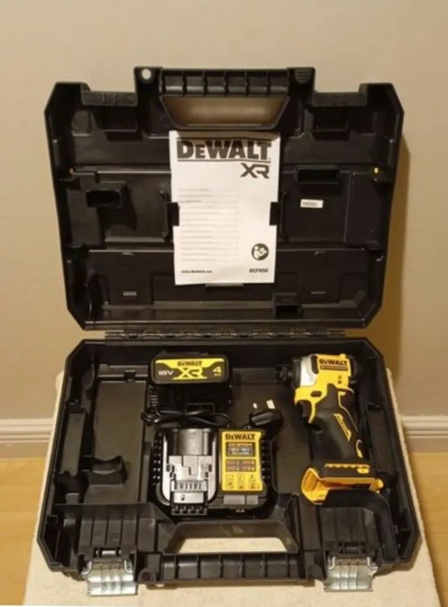 DeWalt dcf850 Impact Driver Set - Image 1