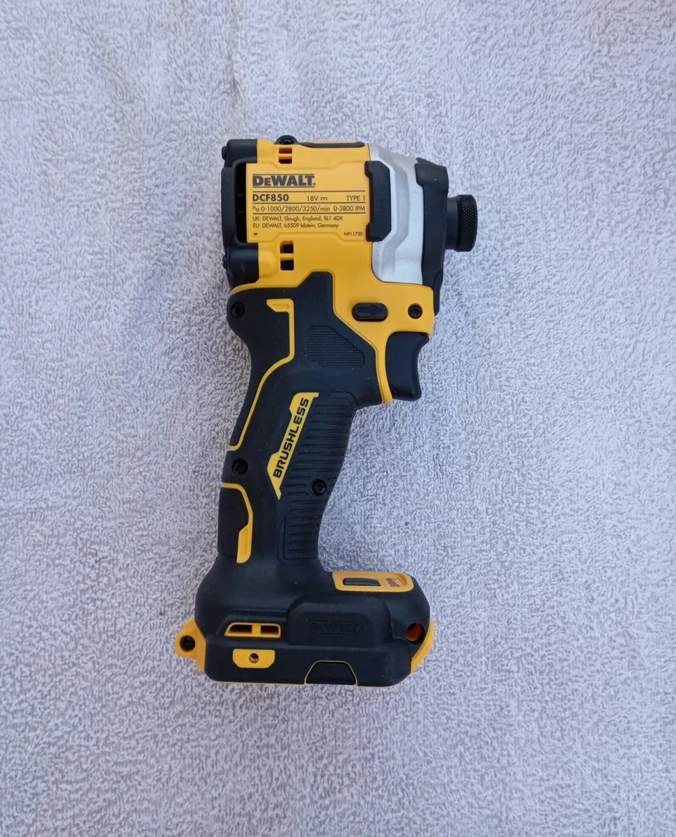 DeWalt dcf850 Impact Driver Set - Image 3