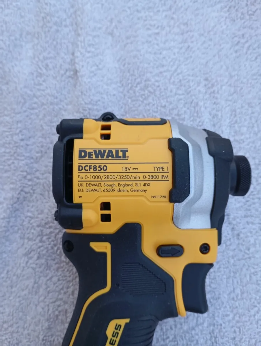 DeWalt dcf850 Impact Driver Set - Image 4