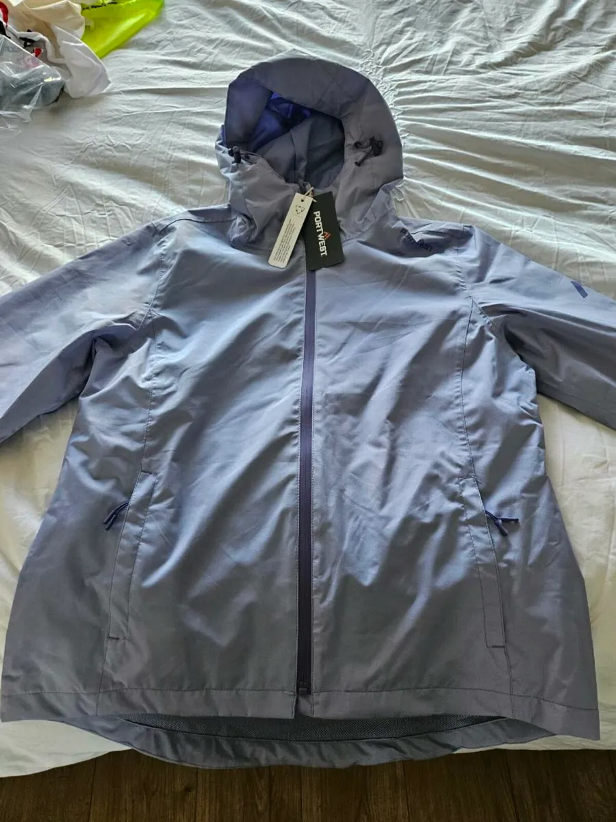 Ladies rain coat - Image 1
