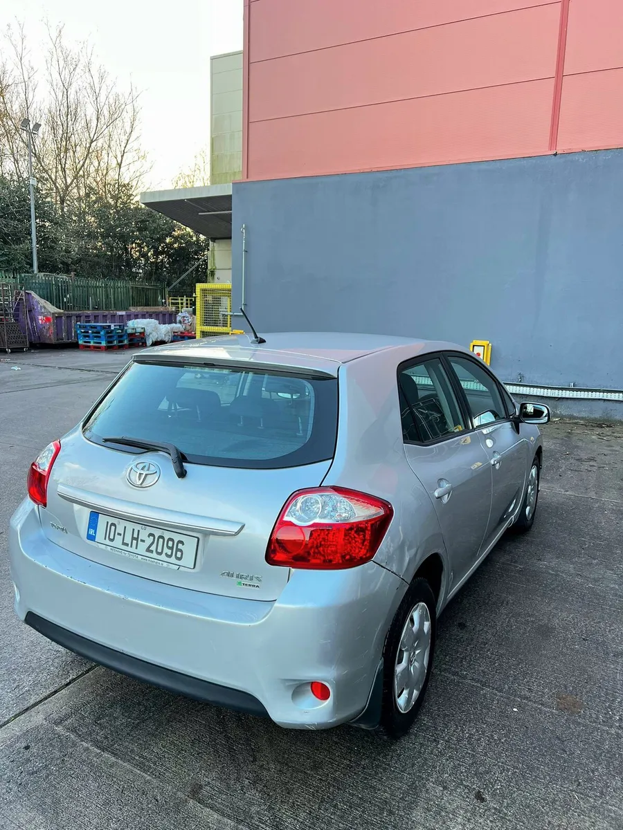 Toyota Auris - Image 2