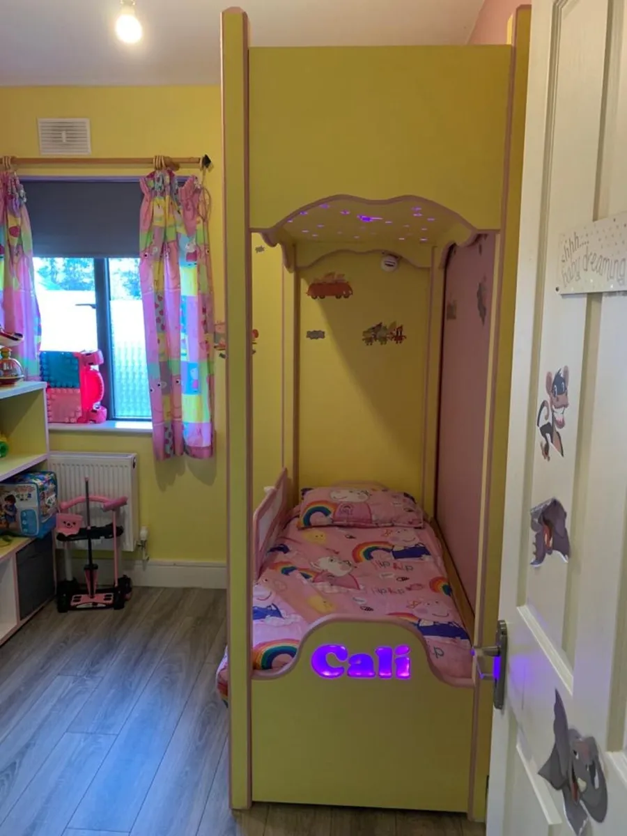 Girls princess bed and wardrobe set - Image 2
