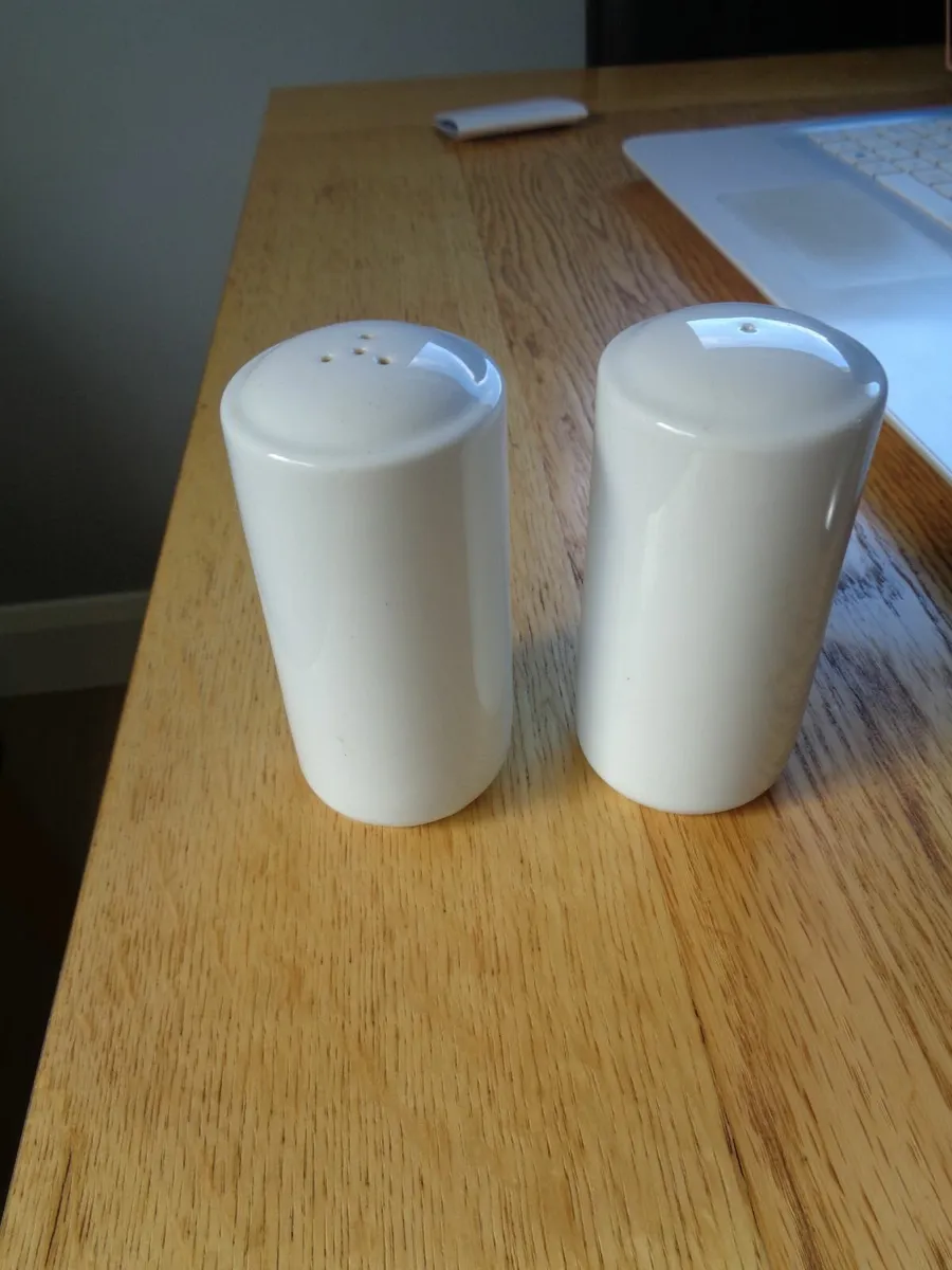 Ceramic Salt and Pepper Set for Sale - Image 1