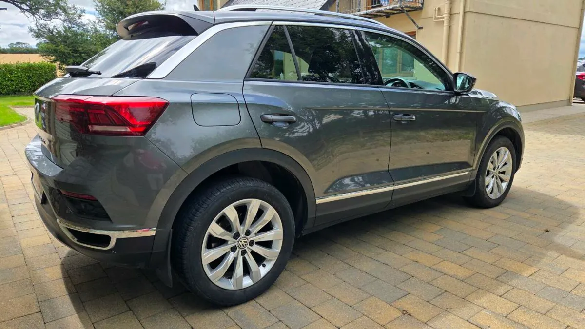 Volkswagen T-Roc Automatic - Image 2