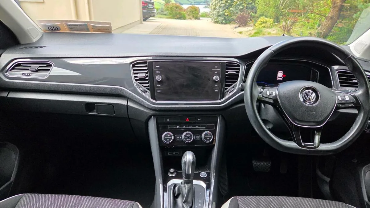 Volkswagen T-Roc Automatic - Image 4