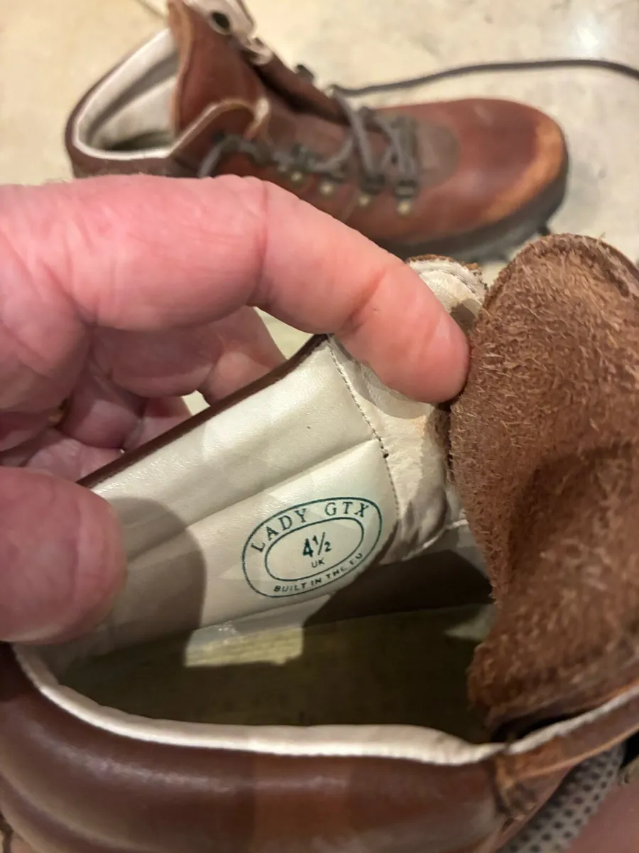 Hiking boots - Image 1