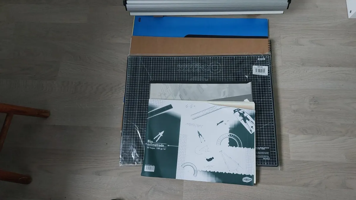 Lightweight portable A2 drawing board plus extras - Image 2