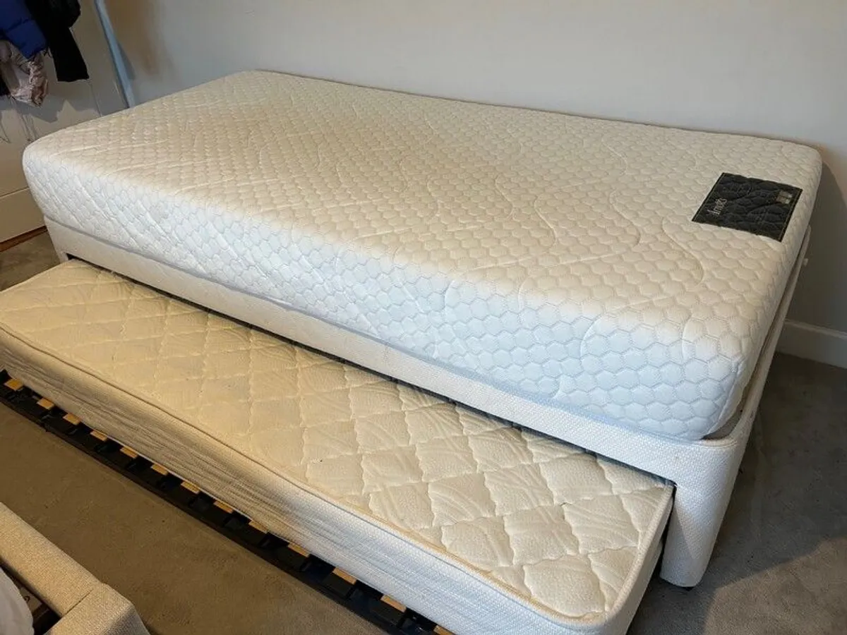 Single bed and mattress, with trundle bed - Image 2