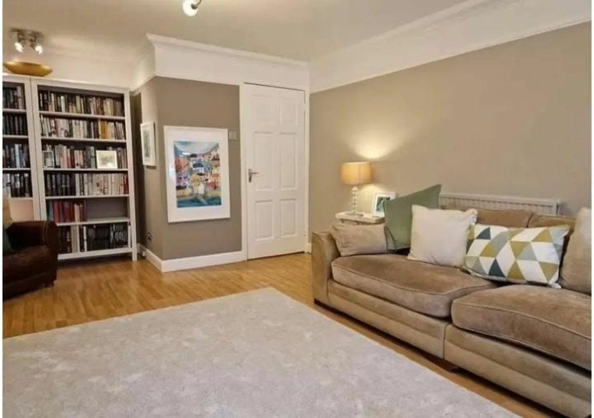 Painter and decorator available - Image 4