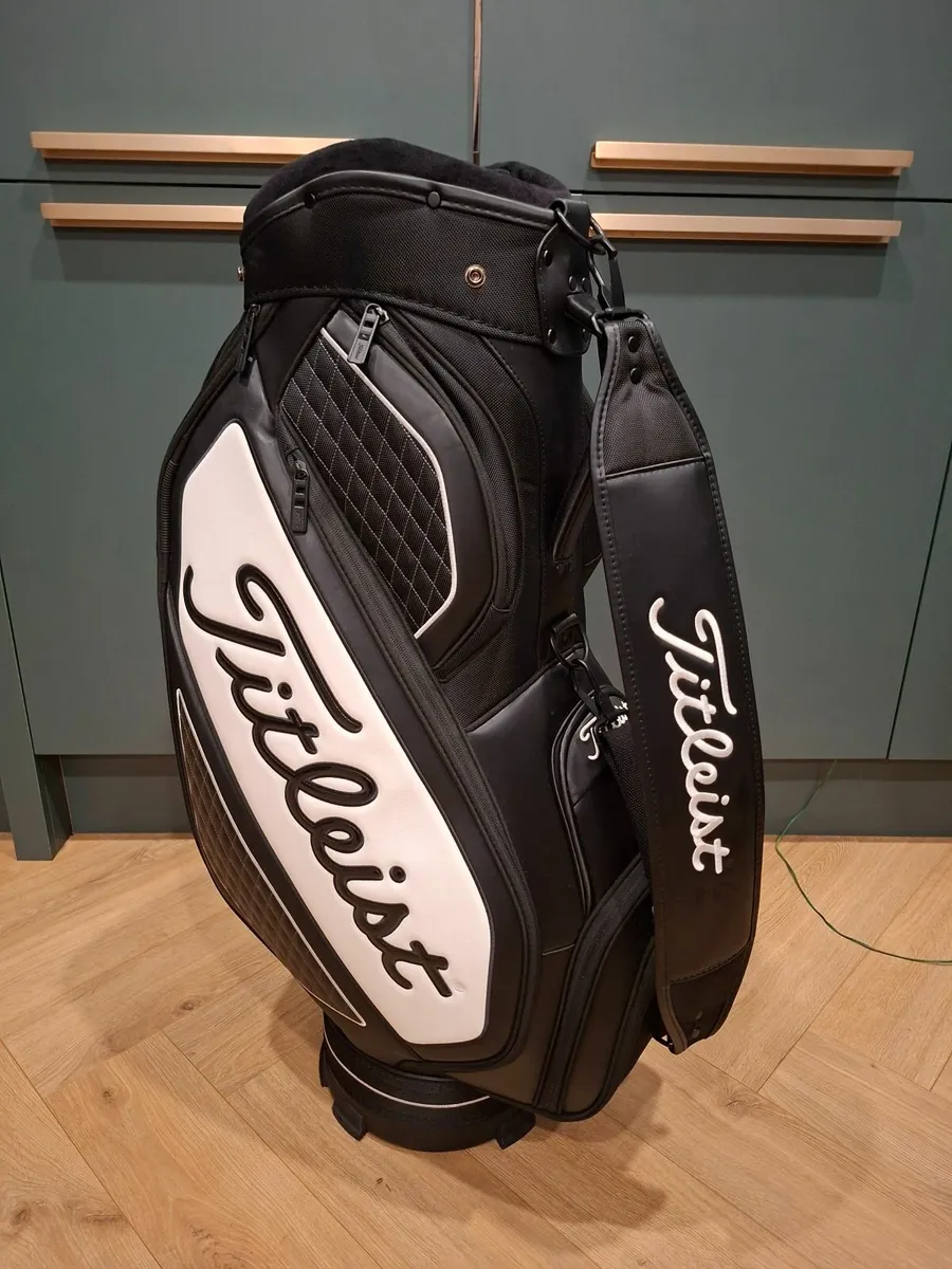 Titleist Tour Bag Mid Size - Image 1