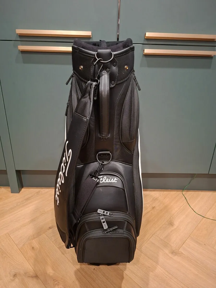 Titleist Tour Bag Mid Size - Image 2