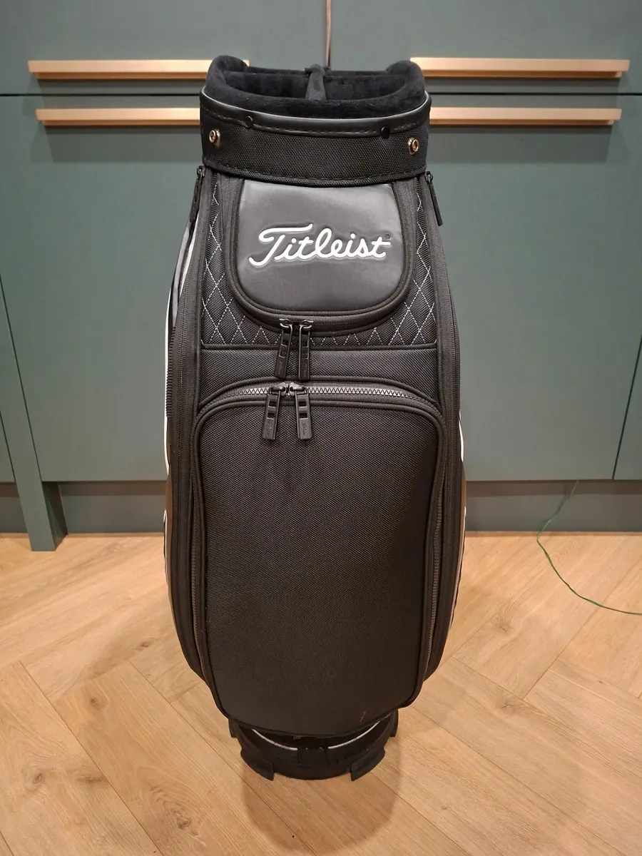 Titleist Tour Bag Mid Size - Image 4