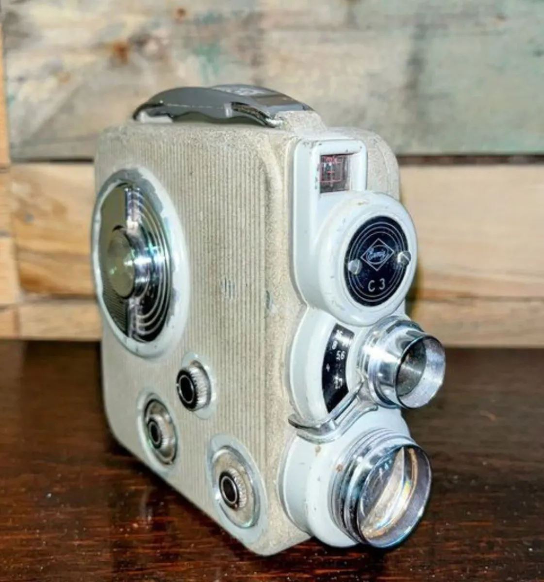 Eumig C3 vintage mechanical 8mm film camera - Image 2