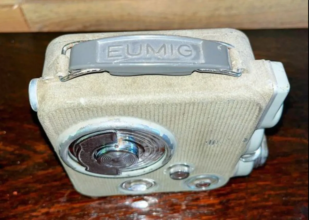 Eumig C3 vintage mechanical 8mm film camera - Image 3
