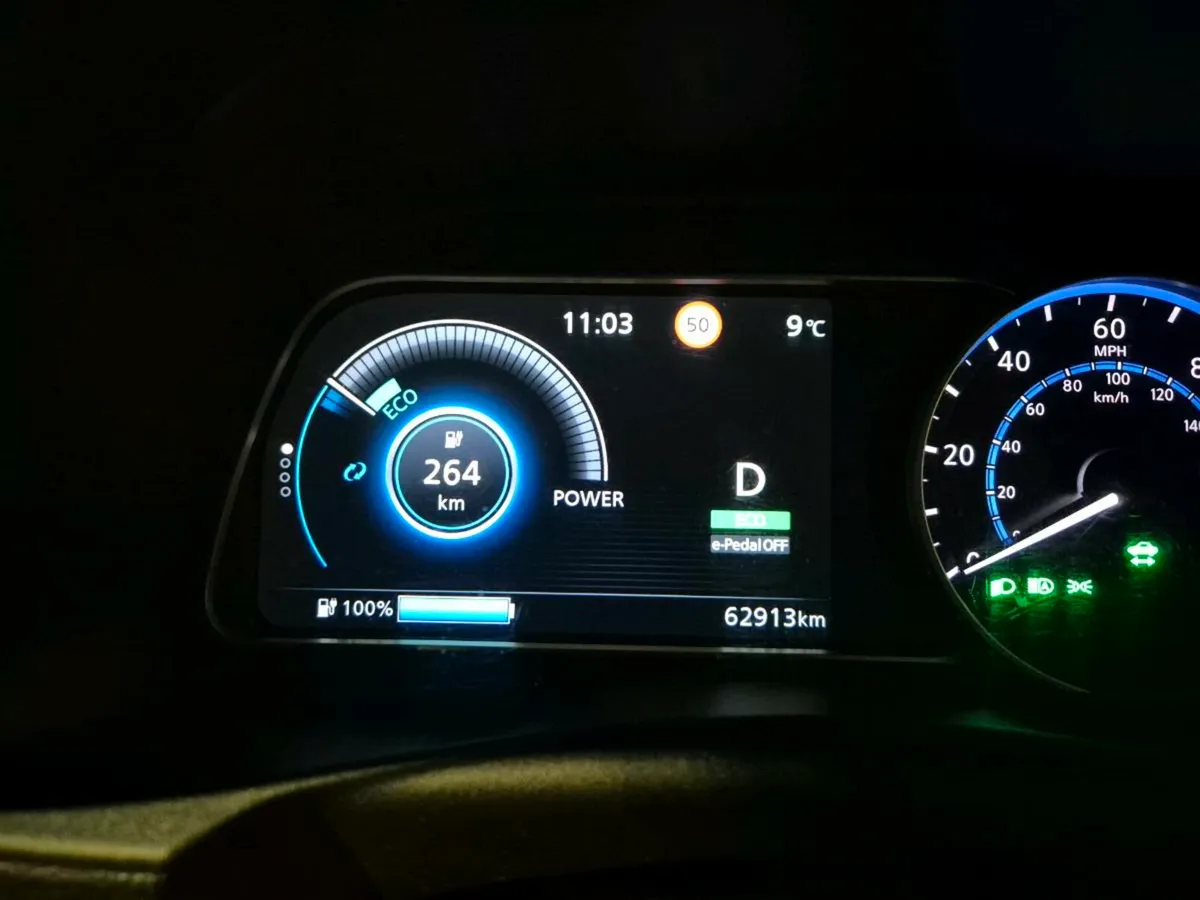 NISSAN LEAF N-CONNECTA COLD PACK, PREMIUM MODEL - Image 2