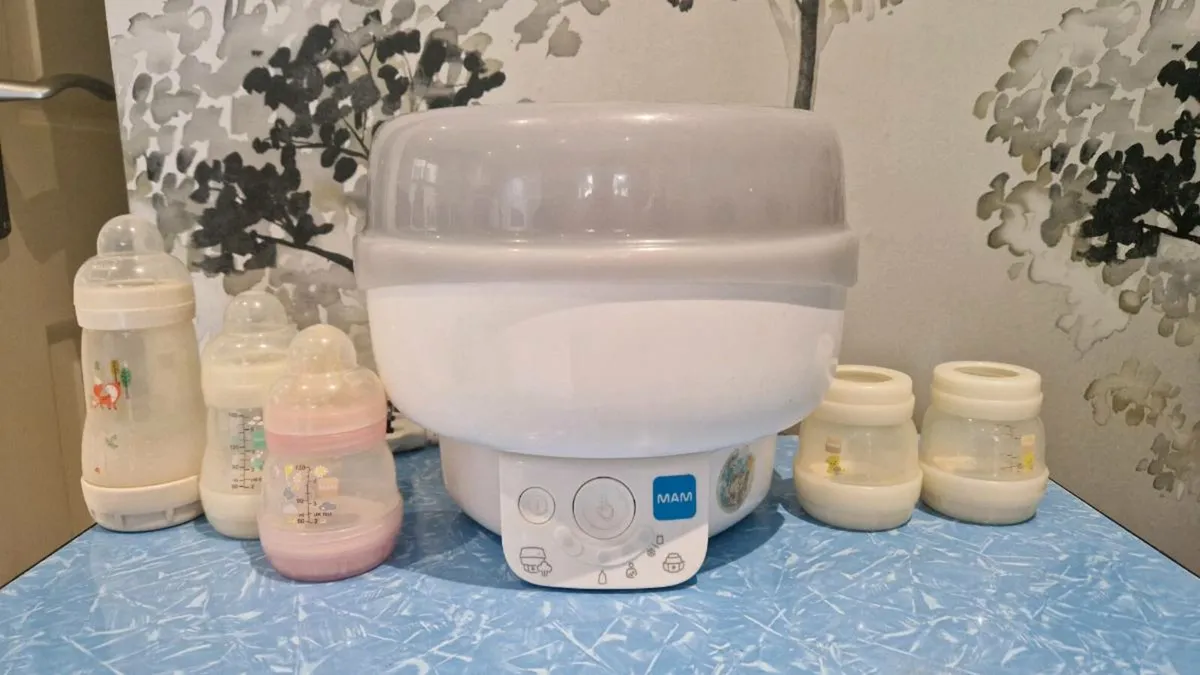 Mam steriliser and bottle warmer + 8 bottles - Image 1