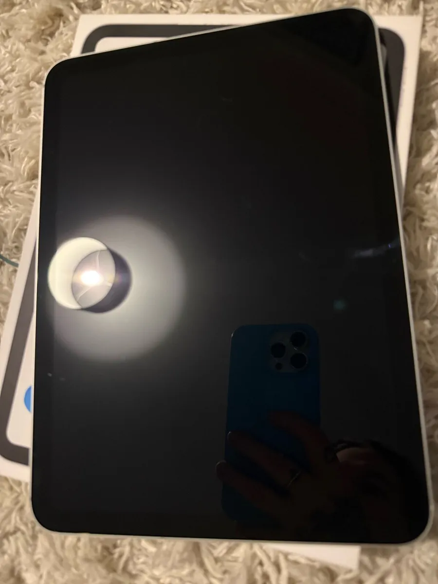 iPad 10 Generation WI-FI and Cellular 64 Silver - Image 4