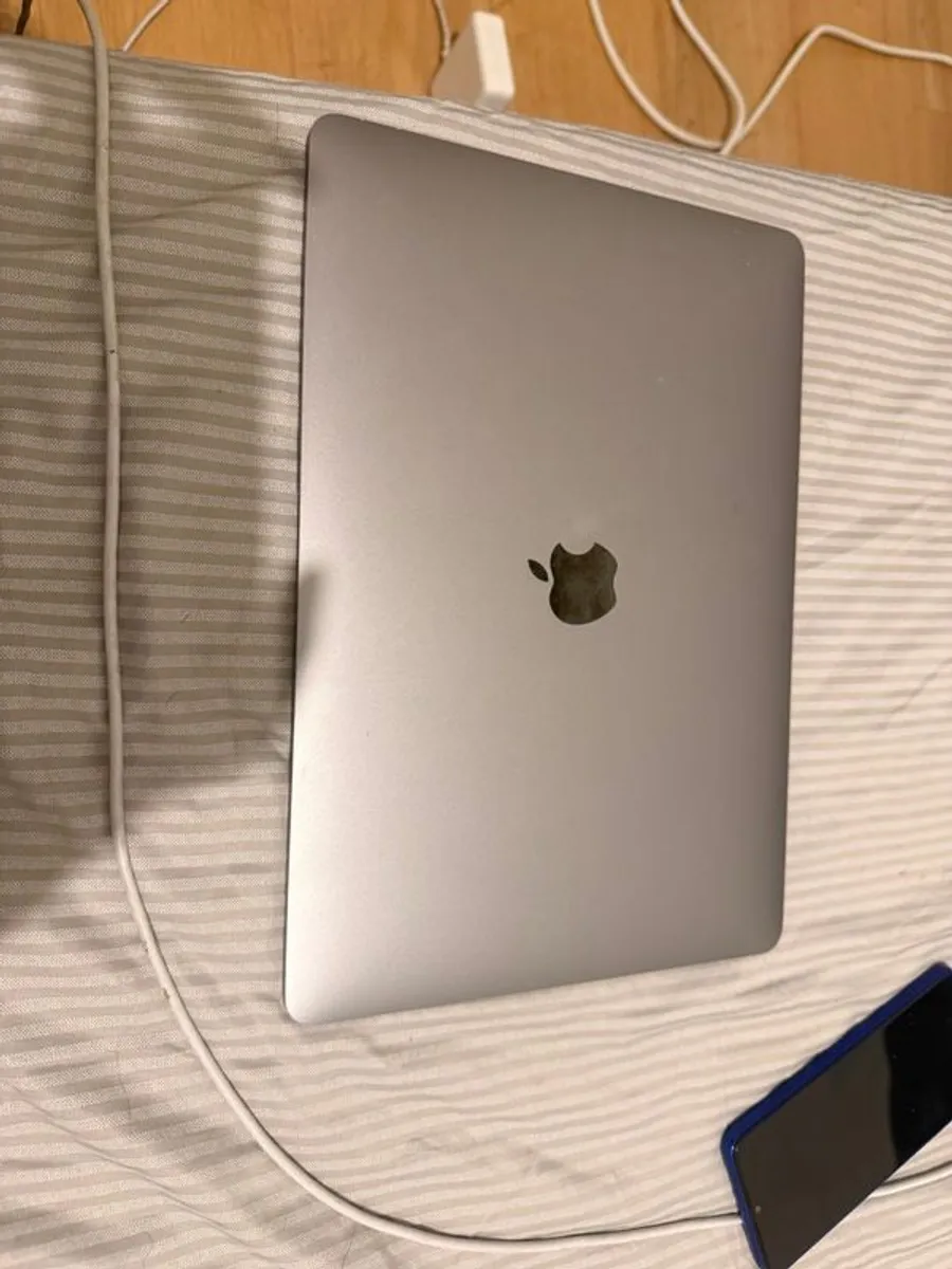 MacBook Air 13-inch 8 GB (2020) - Image 3