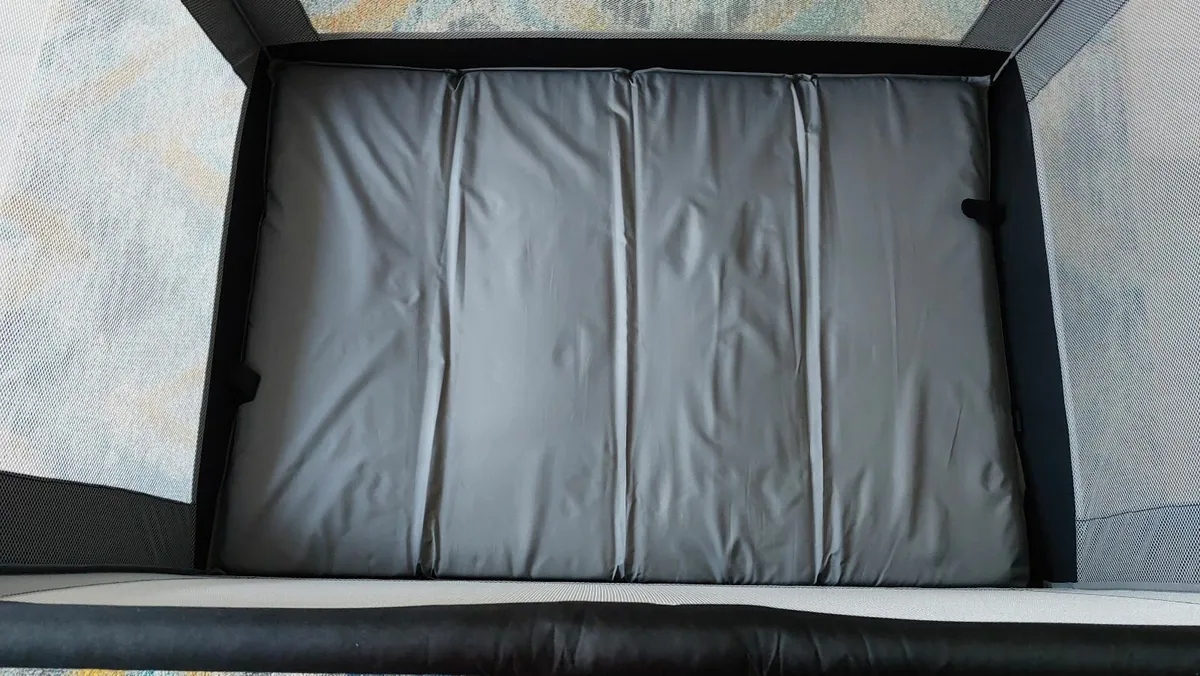 Gracco Compact Travel Cot - Image 3