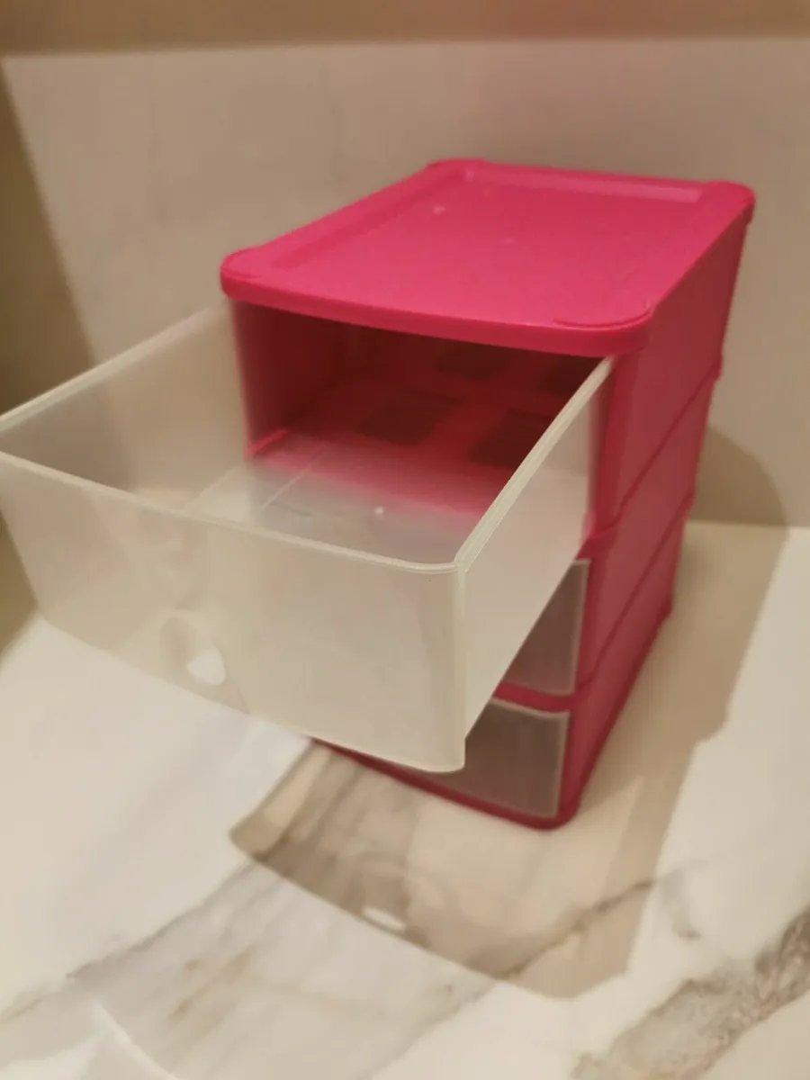 Pink plastic drawers - Image 1