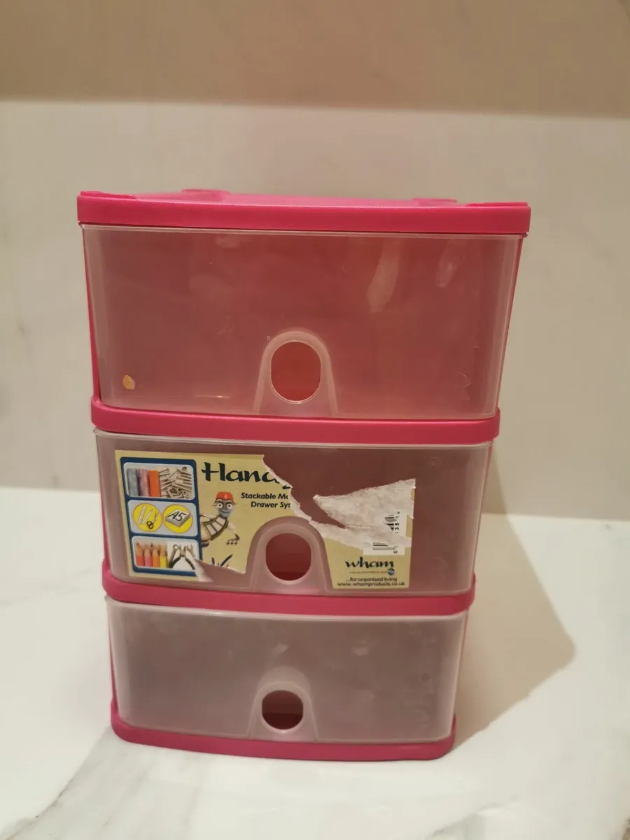 Pink plastic drawers - Image 2