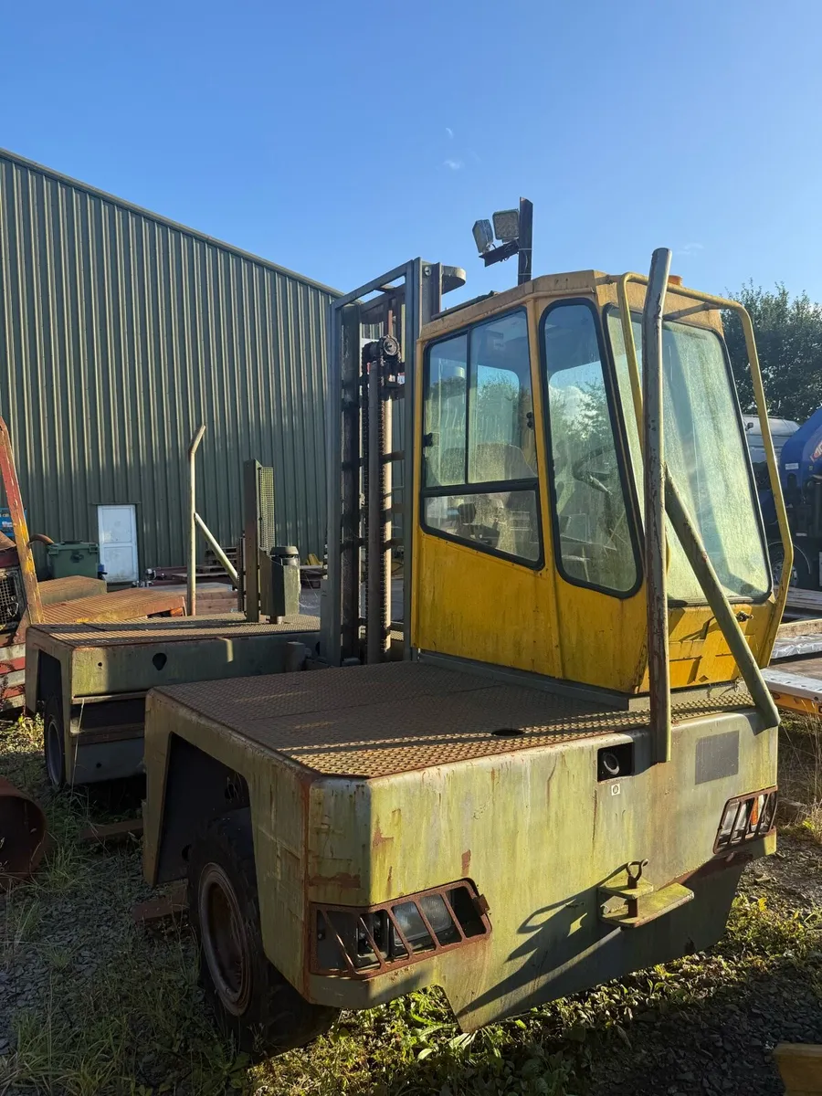 Baumann 5t side loader forklift - Image 2