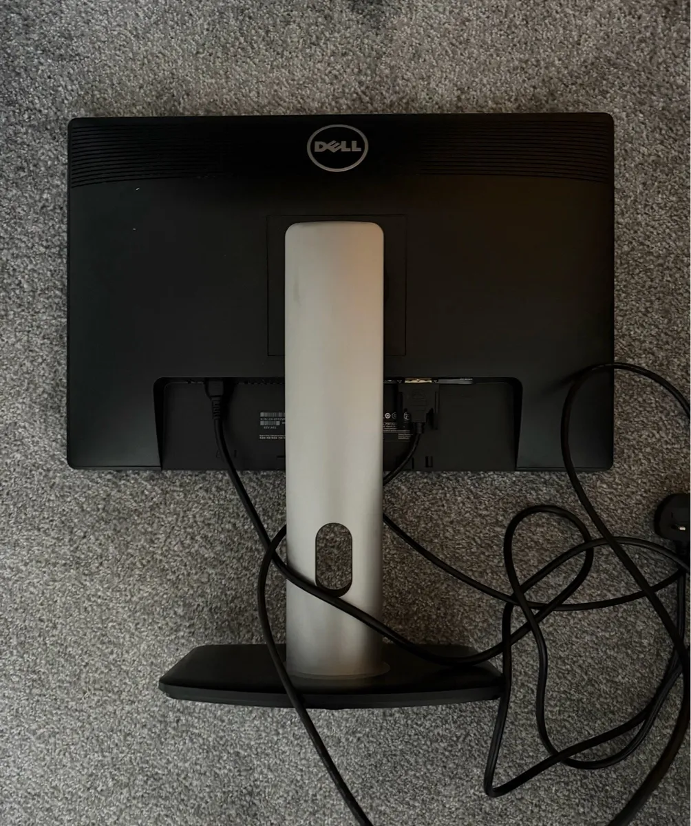 Dell P2213T 22-inch LED-backlit LCD monitor - Image 2