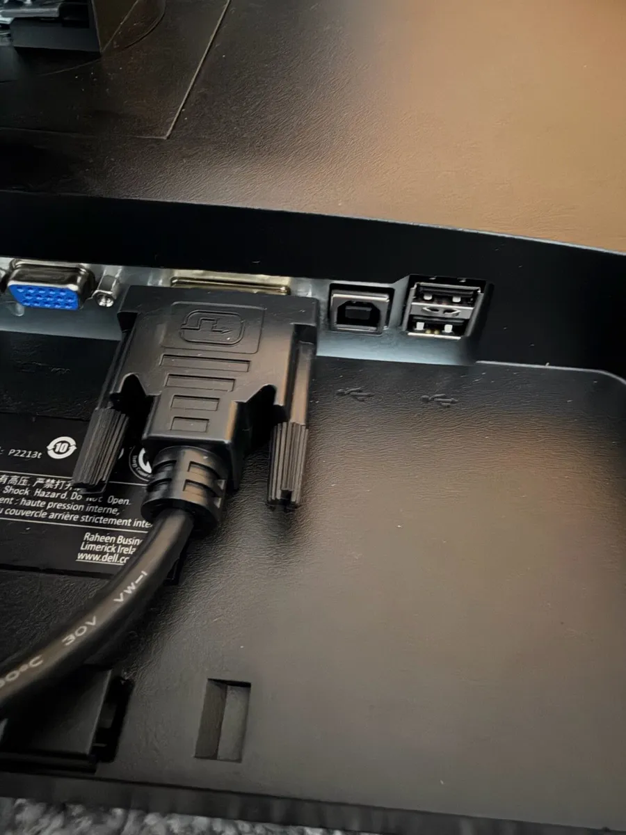 Dell P2213T 22-inch LED-backlit LCD monitor - Image 3