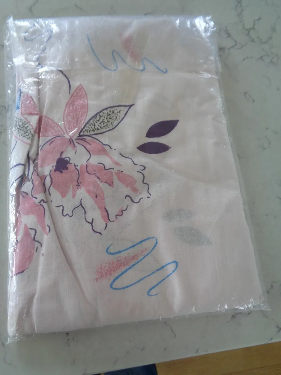 "Fnug" Pillowcases x 2 for Sale - Image 4