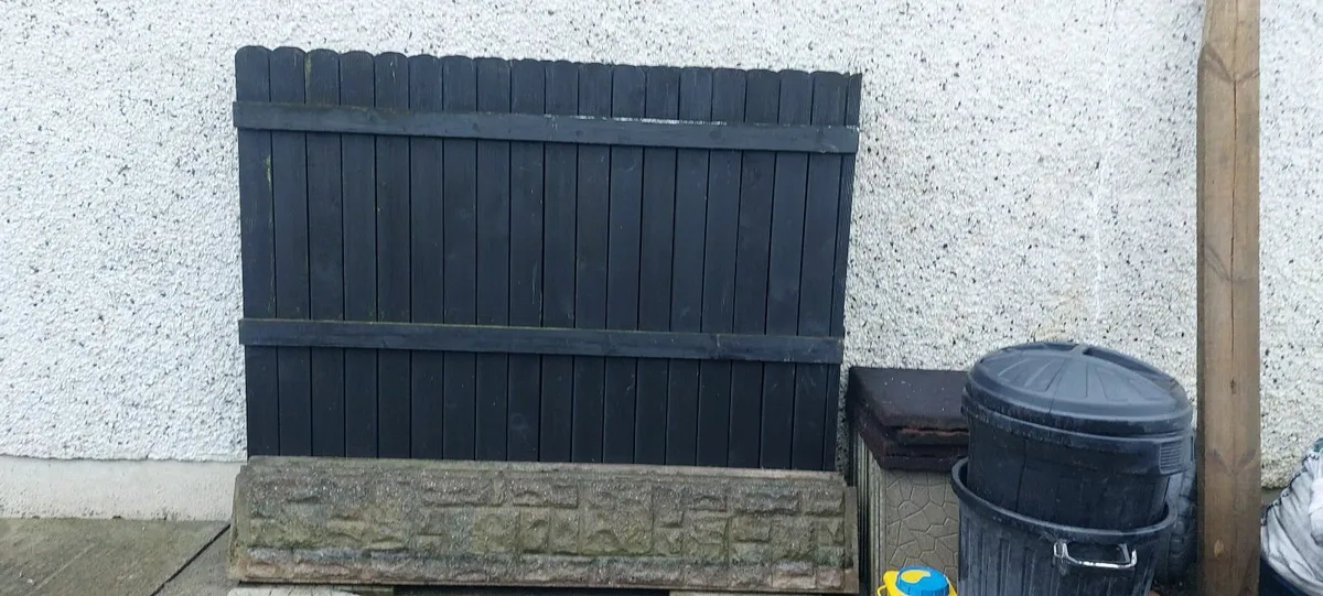 Thersal panel side gate and rockface gravel boards - Image 1