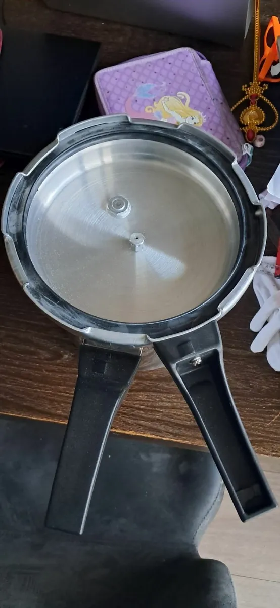 New pressure cooker 5 liter. Collection at Dublin - Image 4