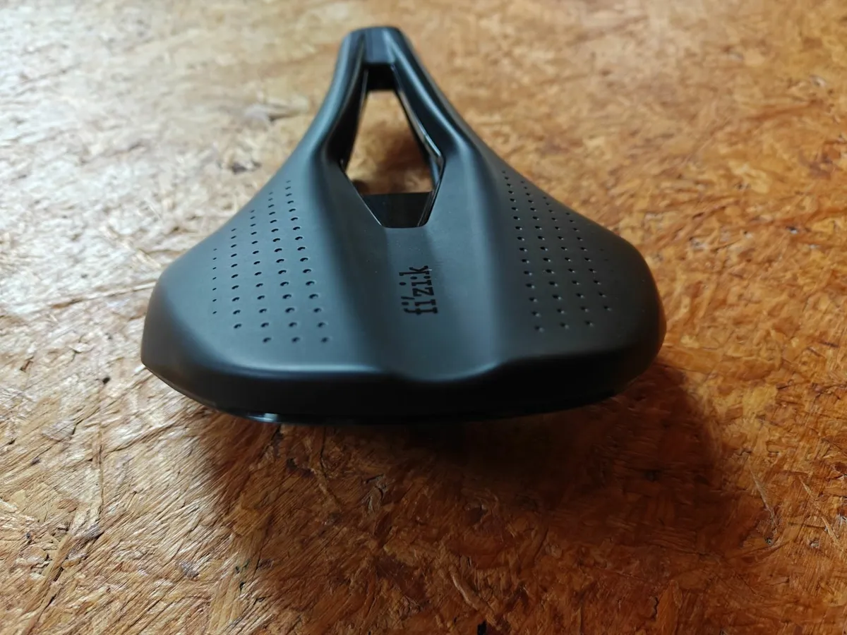 Fizik Argo Tempo Saddle - Image 1