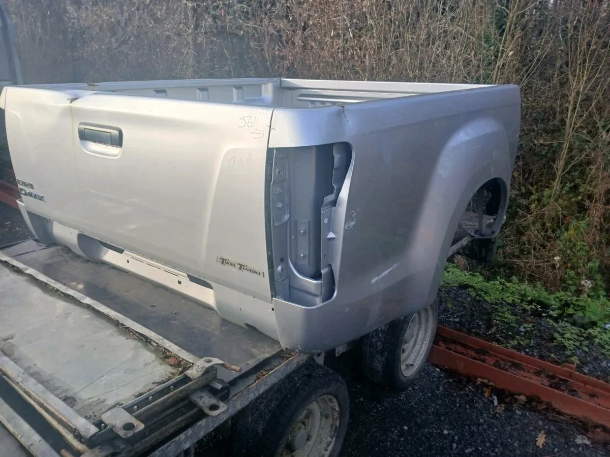 Dmax tub for sale - Image 1