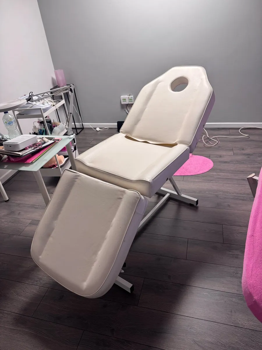 Beauty Massage chair/bed - Image 2