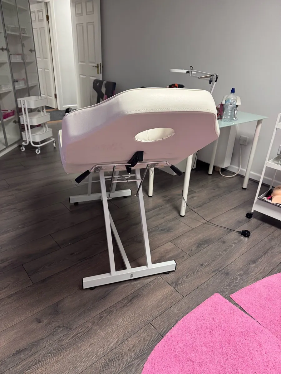Beauty Massage chair/bed - Image 3