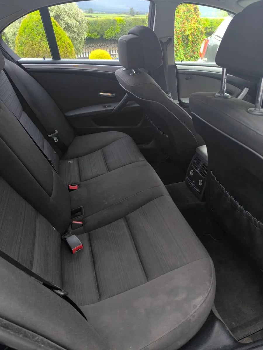 BMW 5-Series 2009 - Image 3