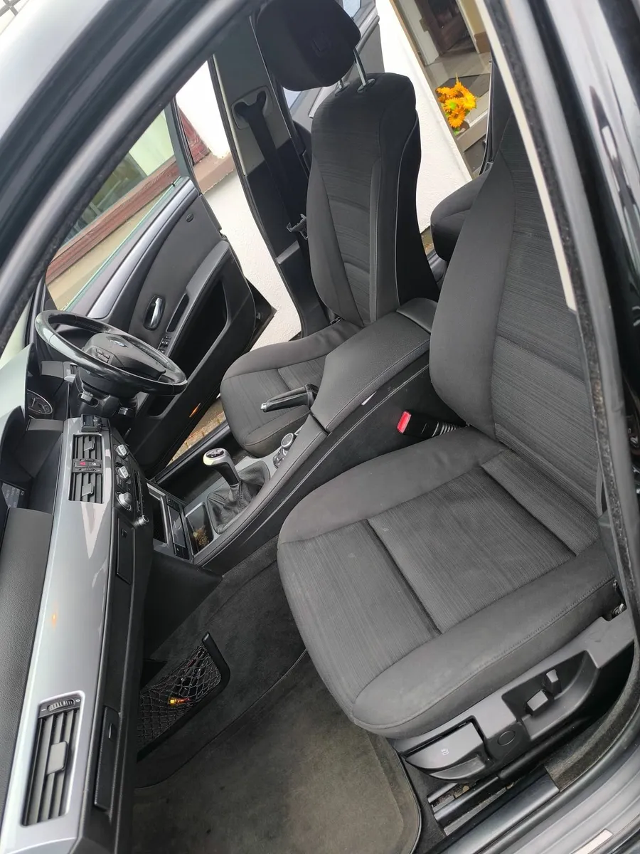 BMW 5-Series 2009 - Image 4