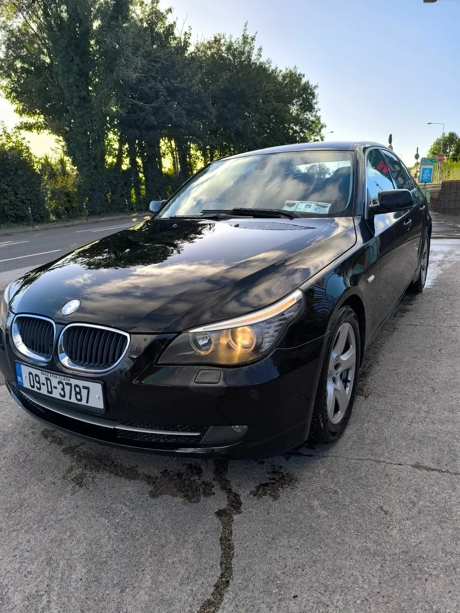 BMW 5-Series 2009 - Image 1