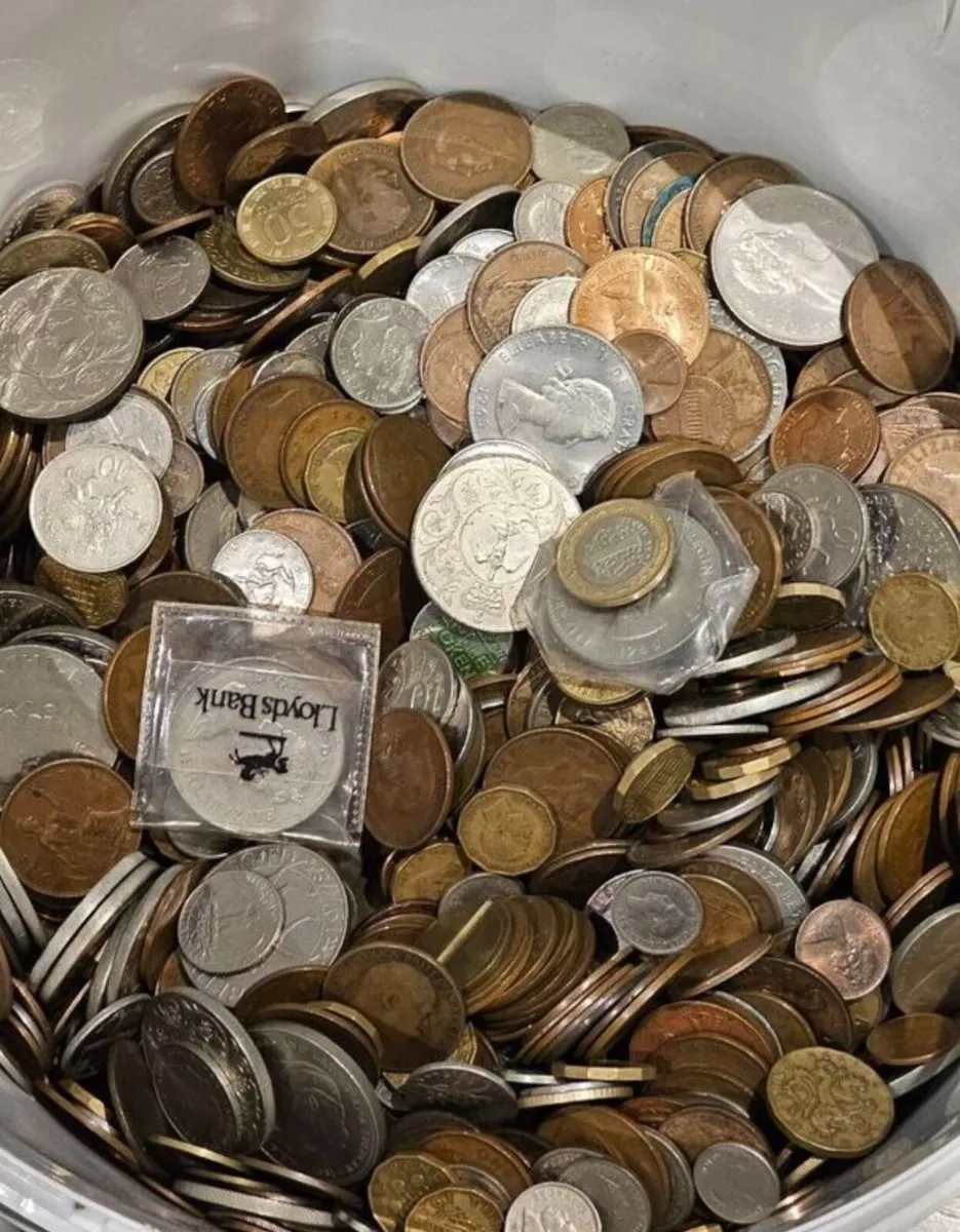 Coin Lot 1kg of mixed world coin - Image 1