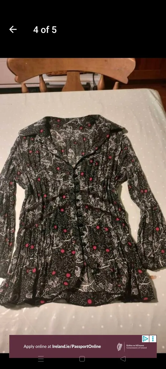 Beautiful silk type material with buttons front lo - Image 4