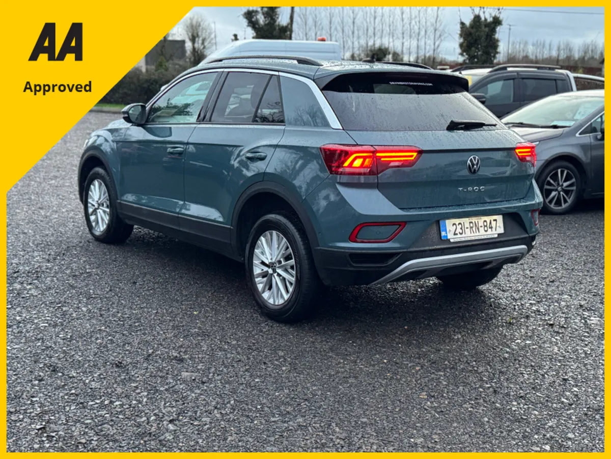 Volkswagen T-Roc LIFE 2.0 TDI MANUAL 6SPEED FWD 11 - Image 2