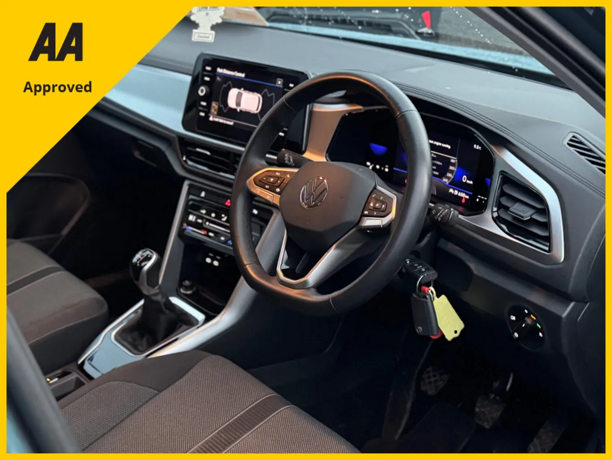 Volkswagen T-Roc LIFE 2.0 TDI MANUAL 6SPEED FWD 11 - Image 3