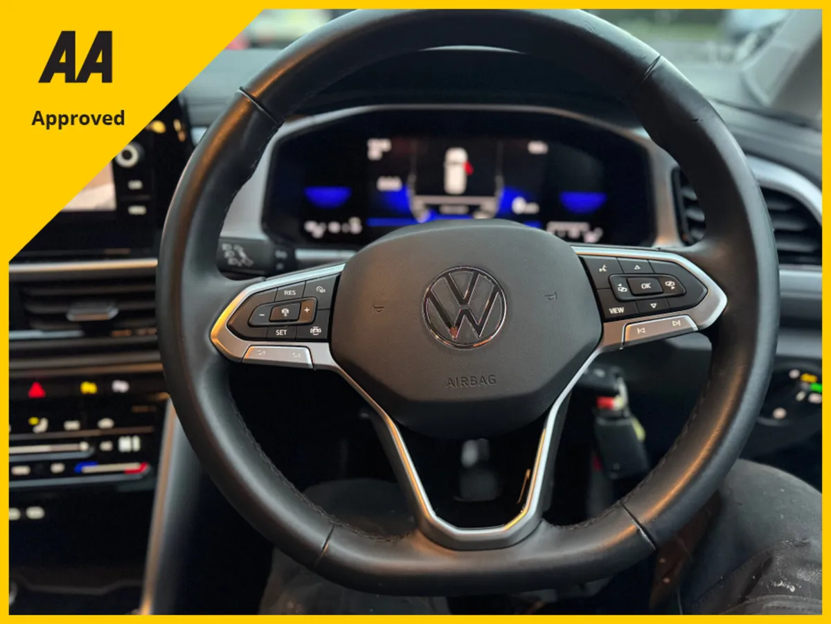 Volkswagen T-Roc LIFE 2.0 TDI MANUAL 6SPEED FWD 11 - Image 4