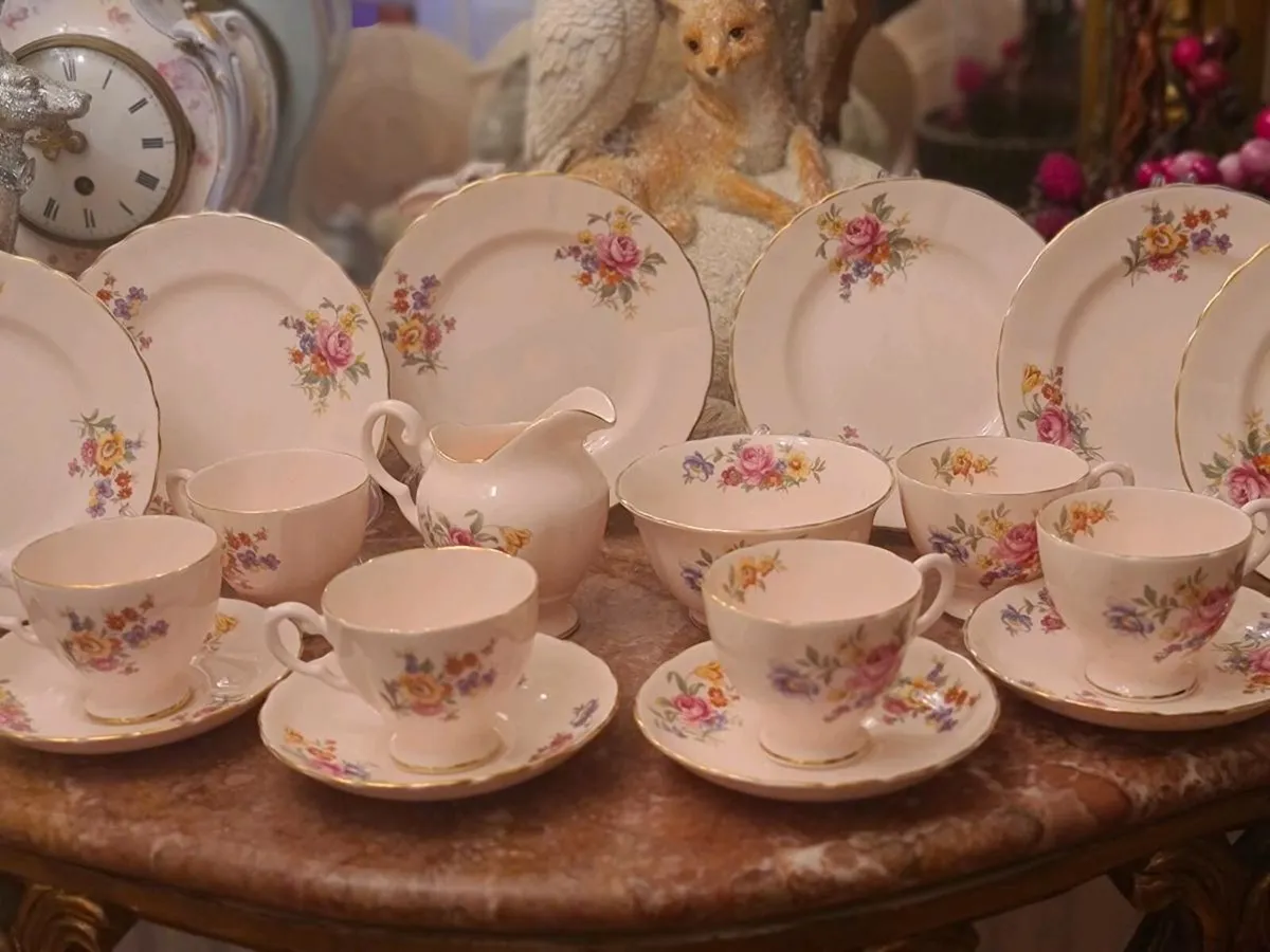 Antique tuscan teaset - Image 1