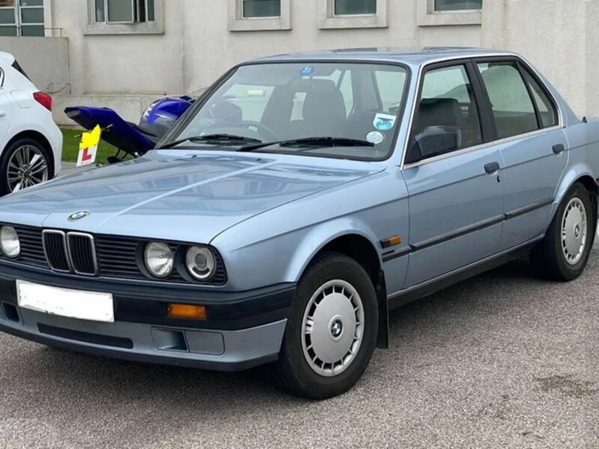 4 x BMW 14'' Genuine 1984-1992 BMW Hub Caps - Image 1